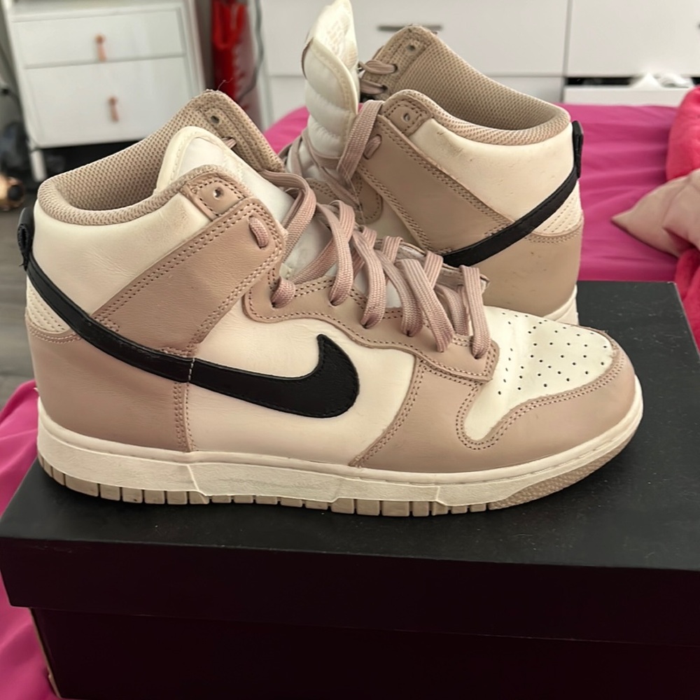 Worn twice good condition in box super cute !